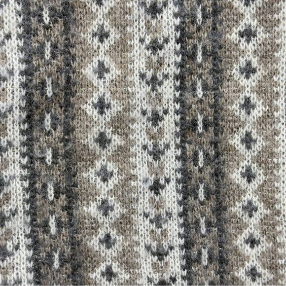 Vaka Icelandic Knit Wool Sweater Vest - Picture 10 of 16